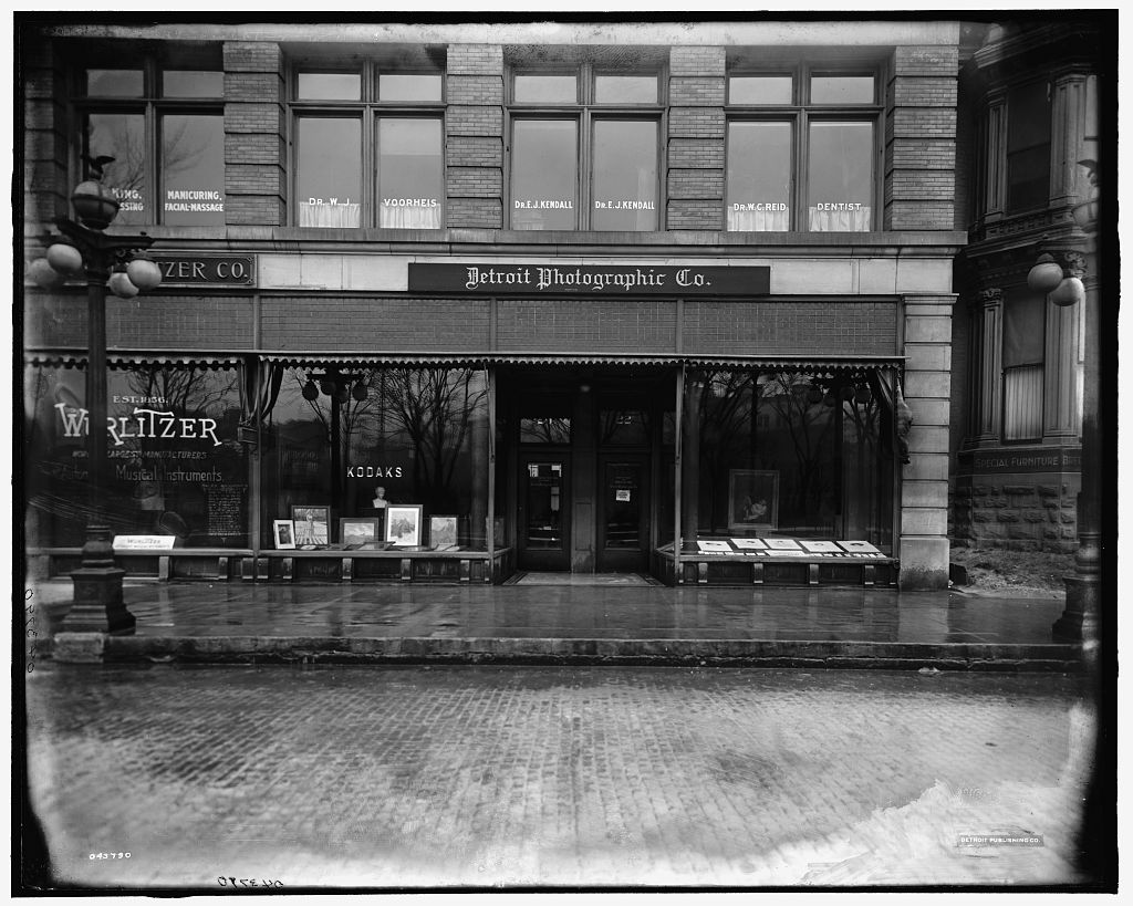 [Detroit Photographic Company galleries, Detroit, Mich.]