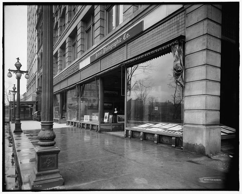 [Detroit Photographic Company galleries, Detroit, Mich.]