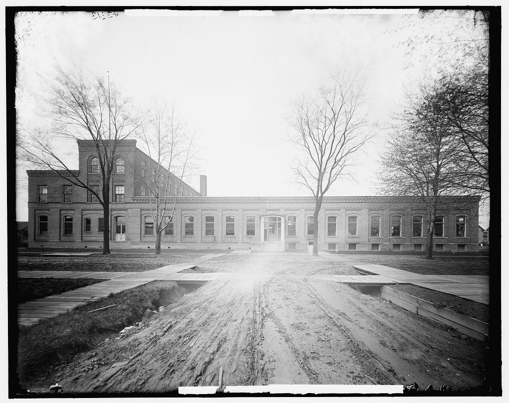 [Detroit Publishing Company, east front, Detroit, Mich.]