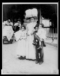 [Italian immigrant family at Ellis Island]